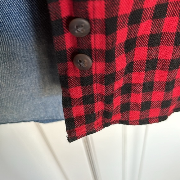 WOOLRICH XL Women’s denim shirt with red and black buffalo plaid. - Picture 5 of 7